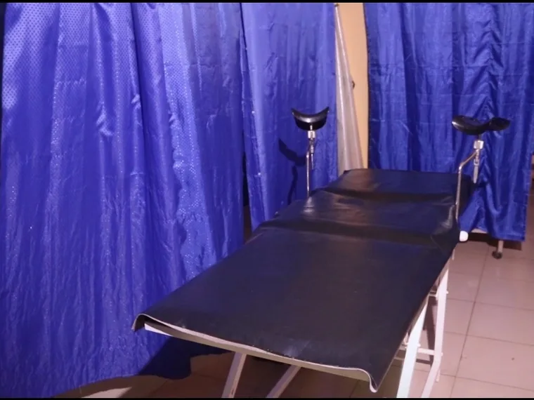 Delivery couch in the maternity room