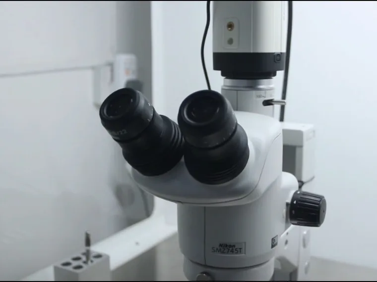 Laboratory microscope