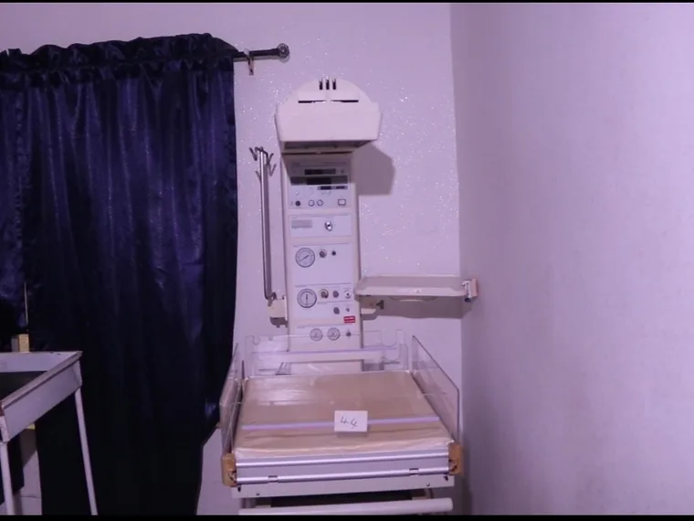 Phototherapy unit for treating newborn jaundice